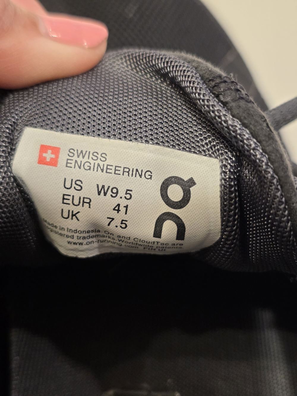 On Running Running WomenCloud Running Shoes - Black/White Size 9.5 - Picture 9 of 11